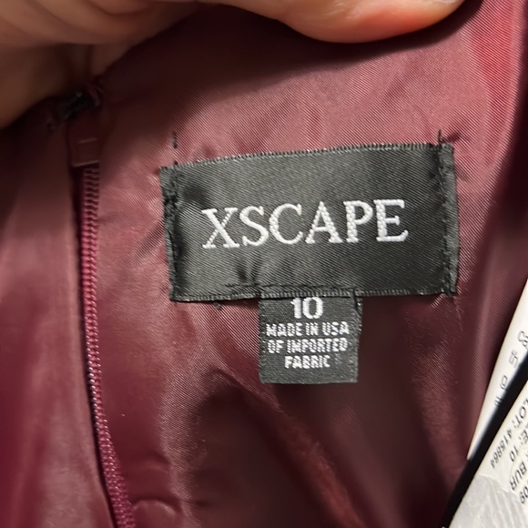 Elegant Xscape high-low gown - Picture 7 of 8